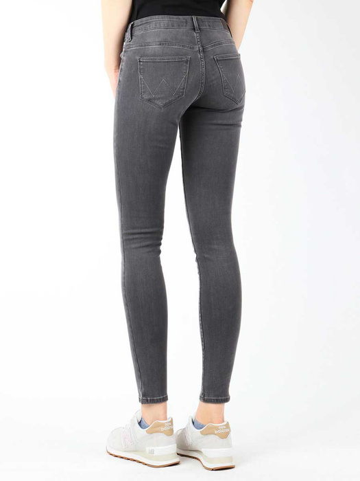 Jeanshose Wrangler Skinny Ash W28KLX86O