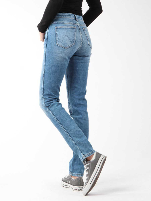 Jeanshose Wrangler Boyfriend Best Blue W27M9194O